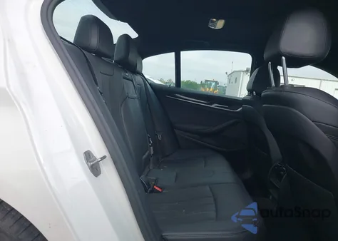 2021 BMW 530I xDrive z USA, uszkodzony, nr VIN WBA13BJ02MWW96611